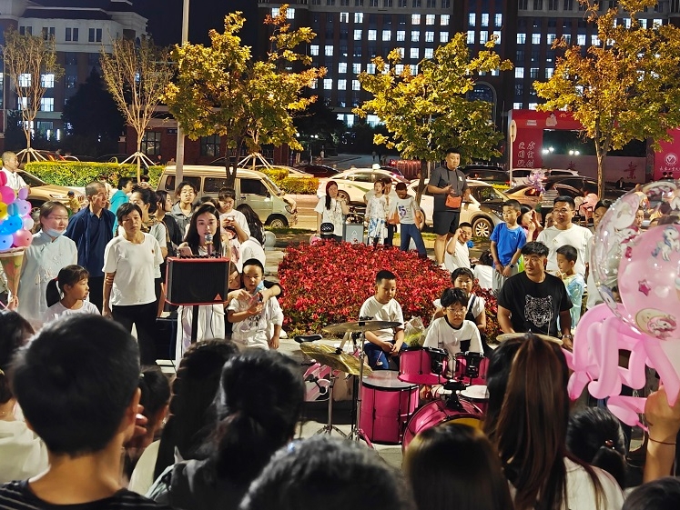 장춘 레저오락 명소, 불빛이 화려한 녕계공원