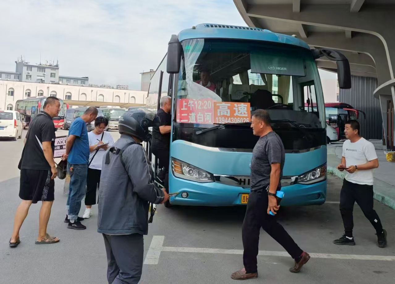 연길—장백산 도시간뻐스 시험 운행