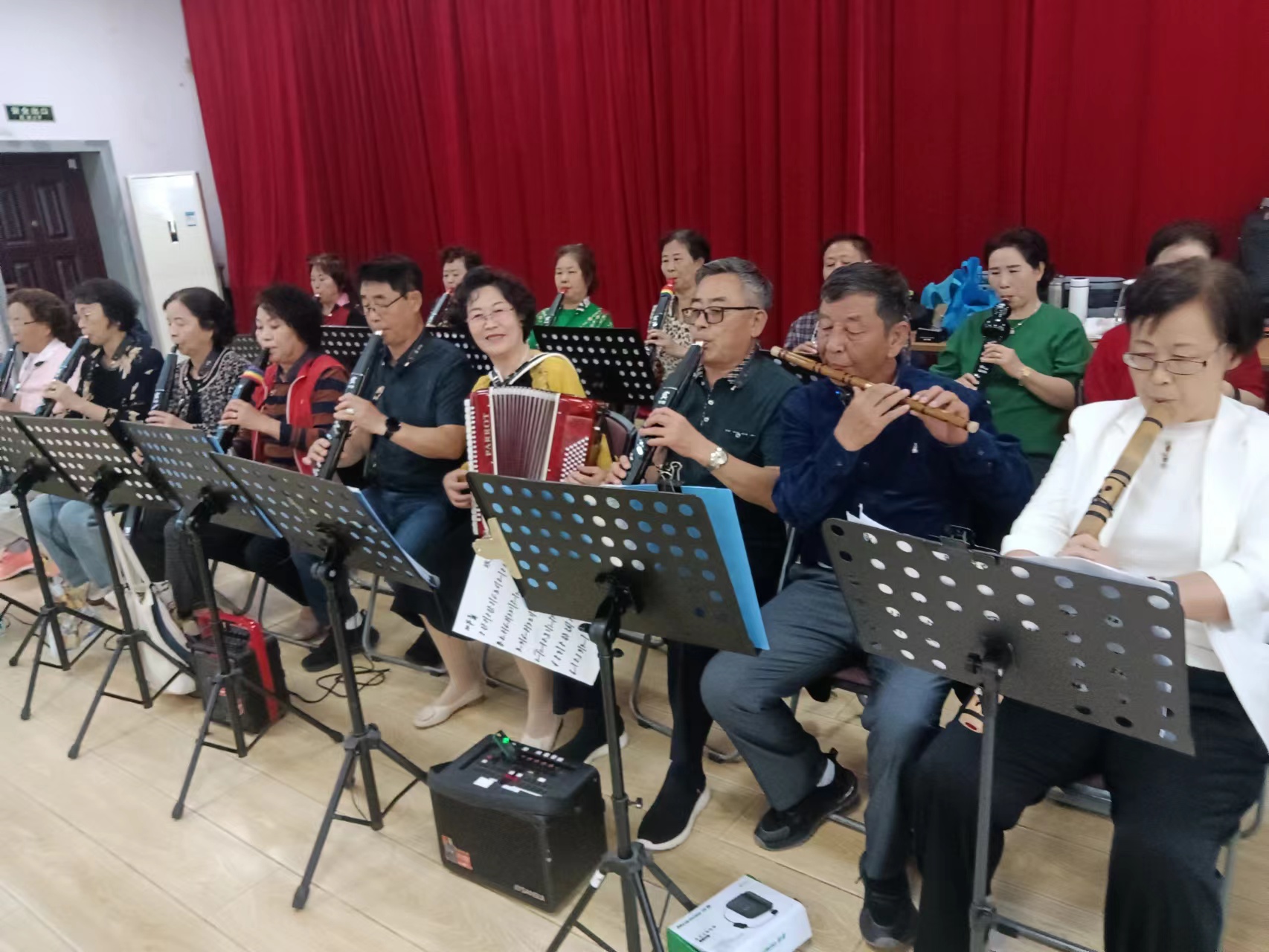 조선족 로인악기팀, 국경절 경축공연 위해 땀동이