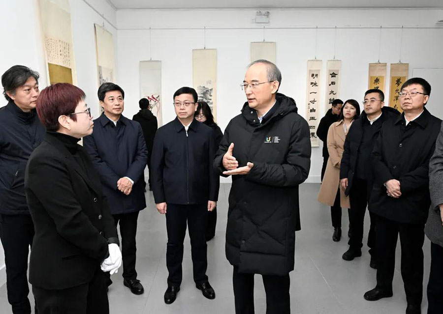 황강 길림예술학원에서 조사연구시 강조