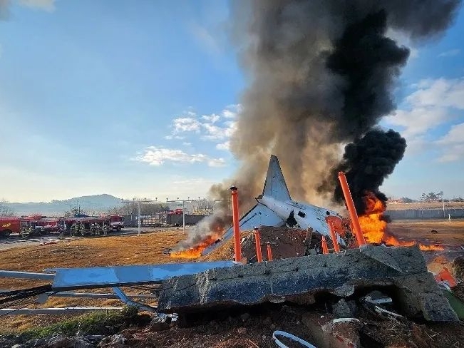 한국 려객기 사고 사망자 계속 늘어